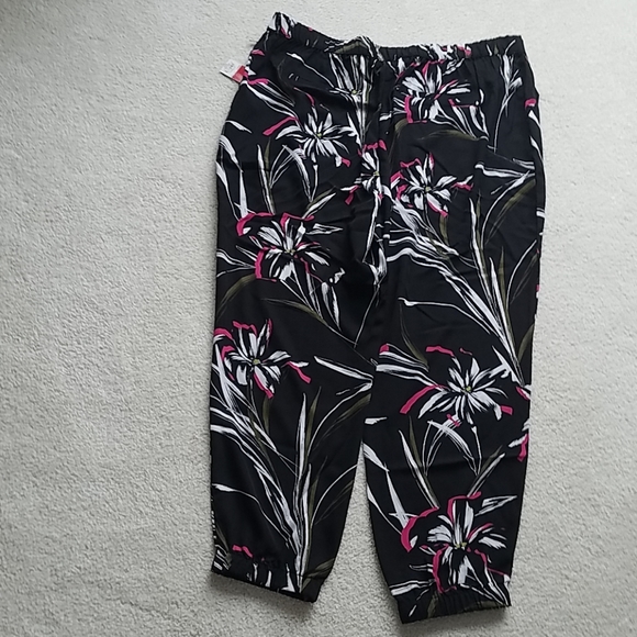 Jennifer Lopez jogger pants - Picture 3 of 9